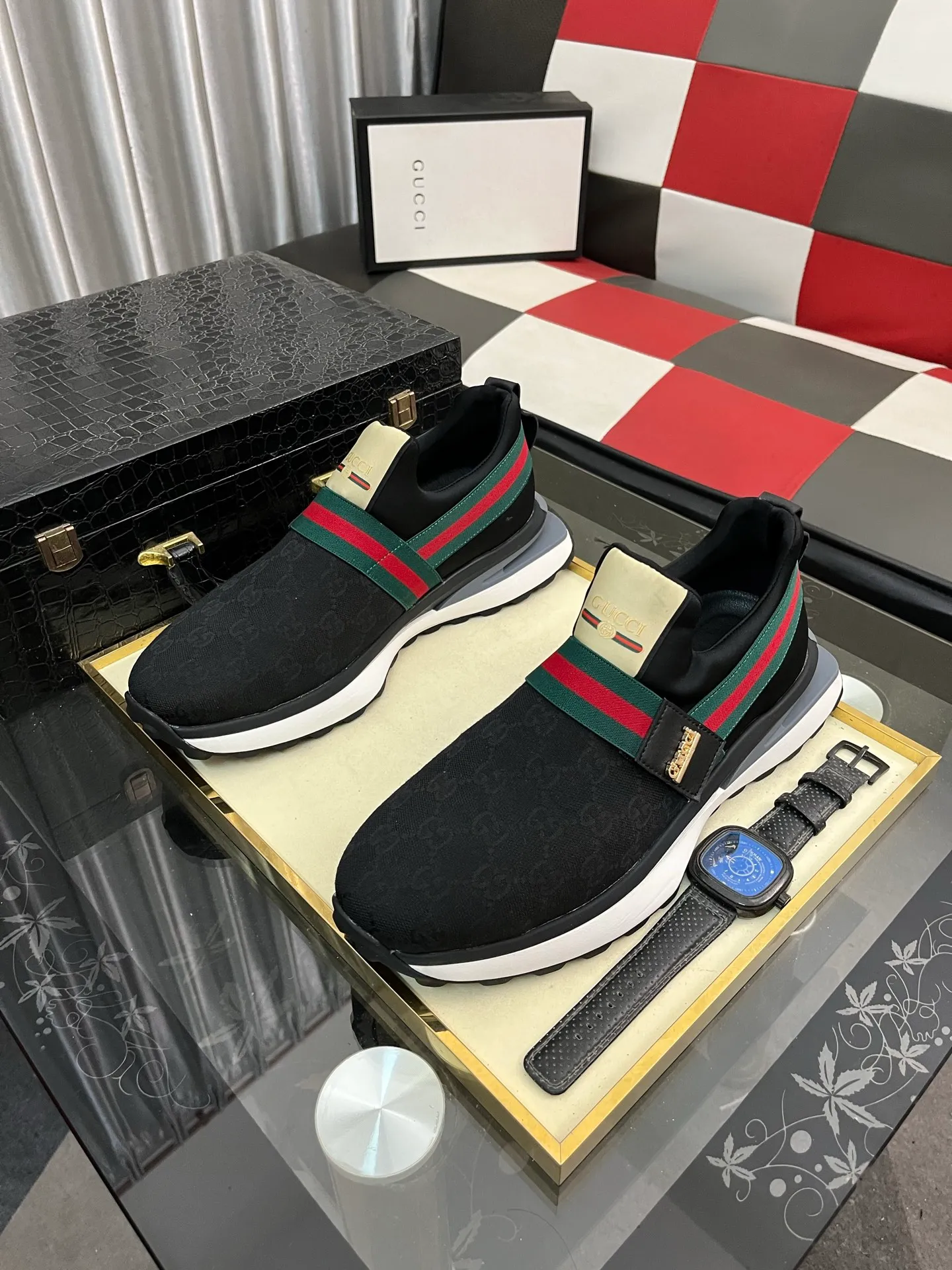 Men's shoes 💰458⌚️⌚️Gucci •Gucci original quality.~ Unique modern style sneakers. 🏃A must-have casual shoe for trendy men😍😍 Original brand imported from Italy, imported original leather, sheep lining (refuses to discolor and grind feet) Sole: Original sole provided by the original factory, French lazy style design ⚠️Fit to the feet, original quality attached, super comfortable original sole, code number: 38-443️⃣colors available